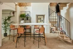 Hub High Meeting Table